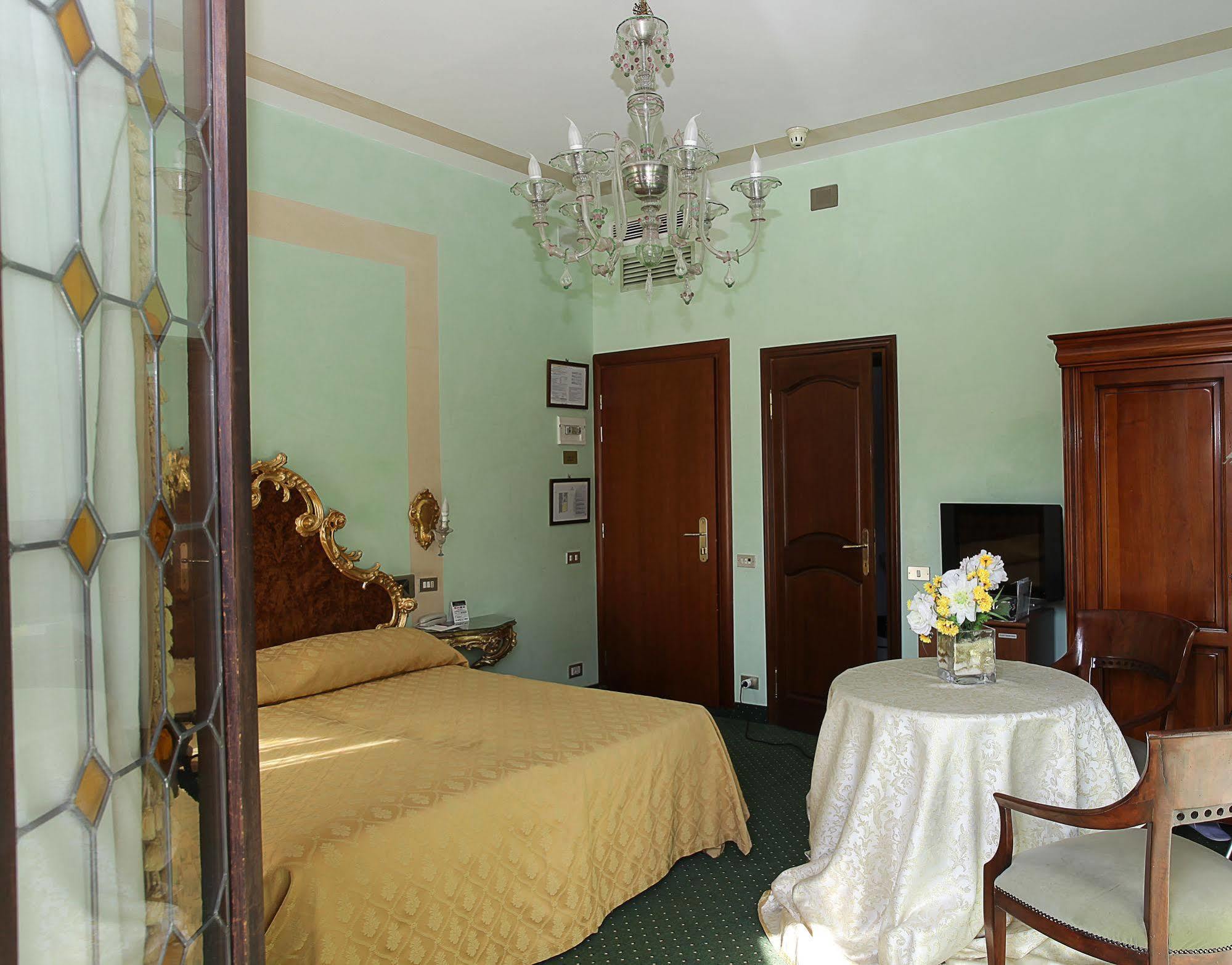 Hotel Marconi Venesia Bagian luar foto